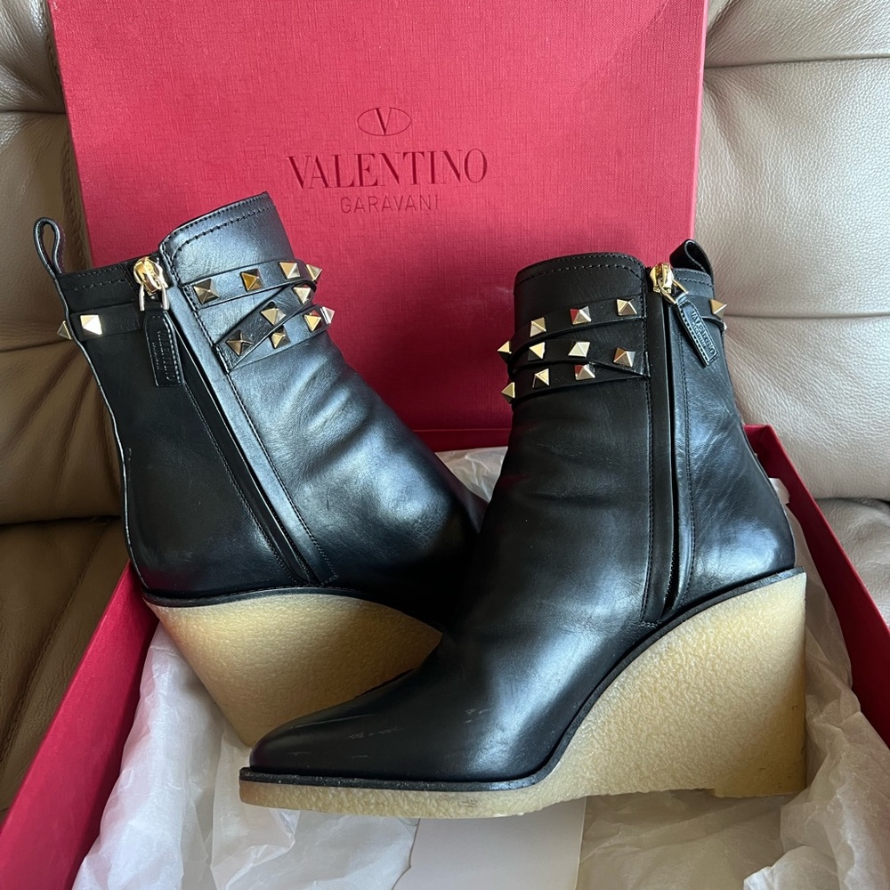 Valentino Garavani Rockstud Wedge Heel Black Leather Ankle Boots Size 36